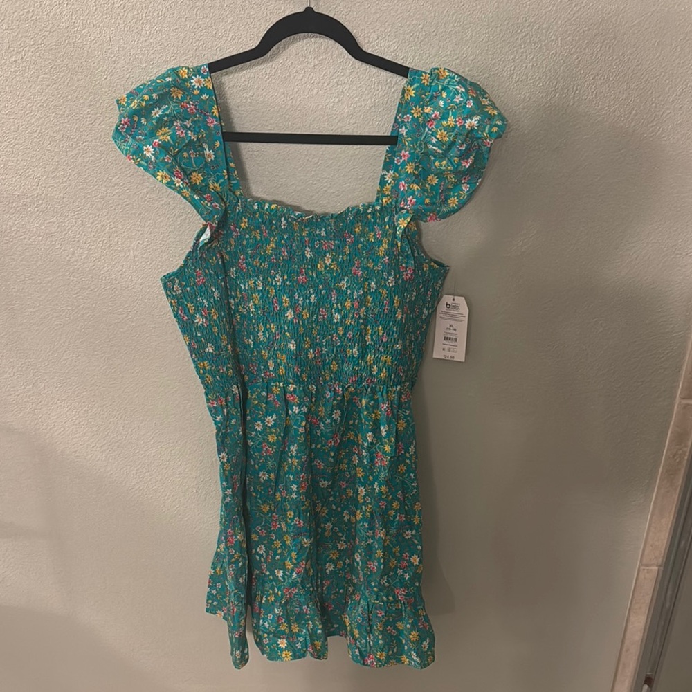 Floral Green Dress with Ruffled Sleeves